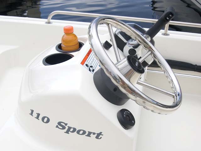 110 Sport 圖片 第15張 - 波士頓威拿運動艇 Boston Whaler Sport Boats